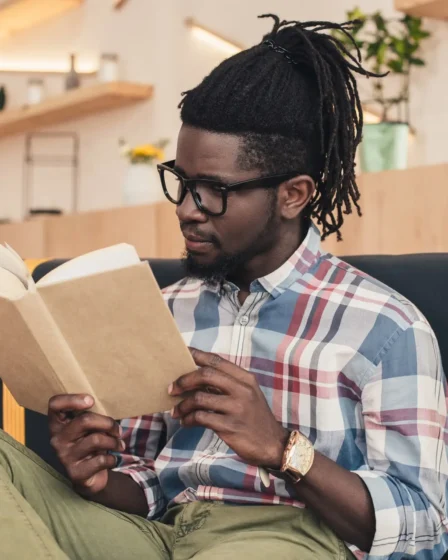 Buchempfehlungen: Werke entdecken, die verändern Indicações de Livros: Explorando Obras que Transformam