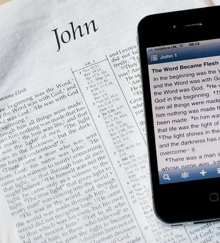 The Best Apps to Read the Bible on Your Cell Phone Os Melhores Aplicativos para Ler a Bíblia no Celular