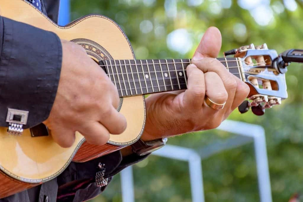 Ascultați Samba și Pagode în stil: Cele mai bune 3 aplicații Ouça Samba e Pagode em Grande Estilo: Os 3 Melhores Apps
